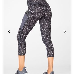 Fabletics Mila High-Waisted Pocket Capri